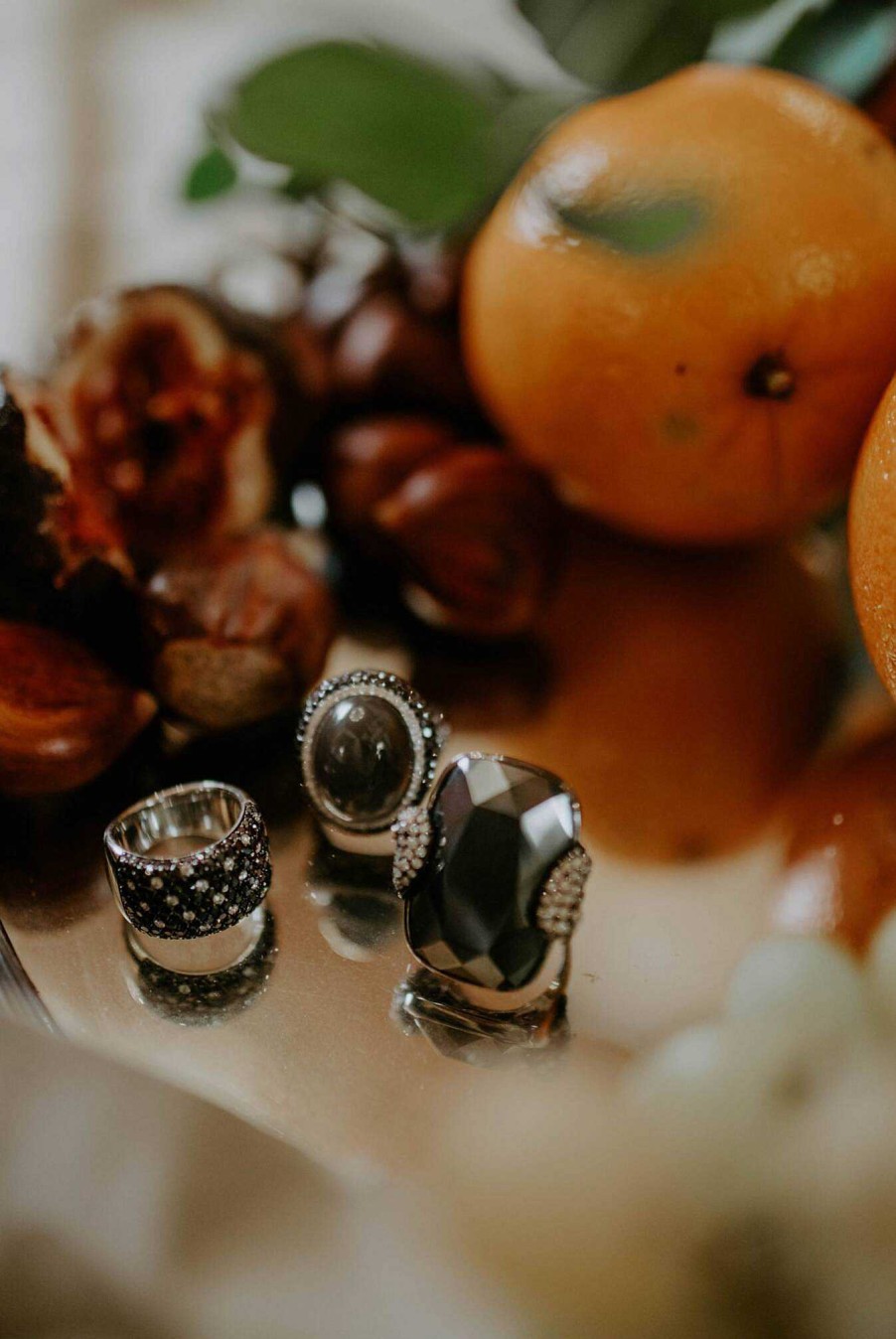 Anillos | Anillo Leyenda De Oro Blanco Rodiado En Negro, Diamante Y Hematite.